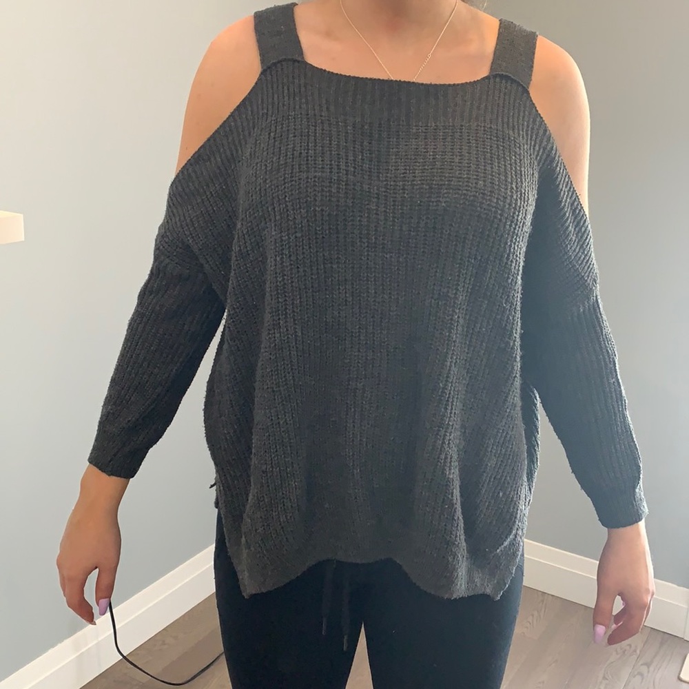 Off-shoulder grey knit